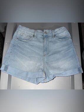 Women's Light Blue Denim Rolled-Hem Jean Shorts